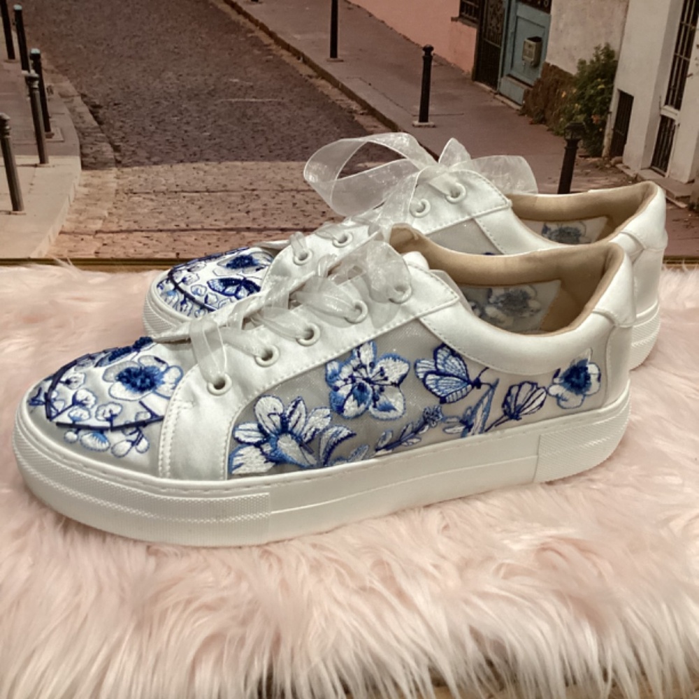 Betsey Johnson Blue and White Floral Sneakers 9M - Picture 5 of 7